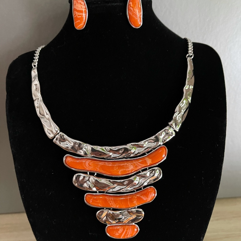 GORGEOUS Necklace+Earring set, multiple colors!